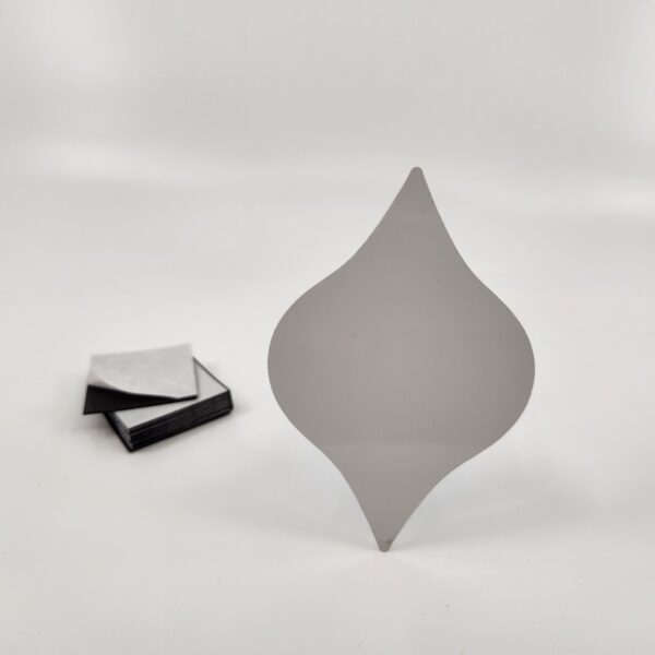 An Elongated icicle shape aluminum plate with magnet